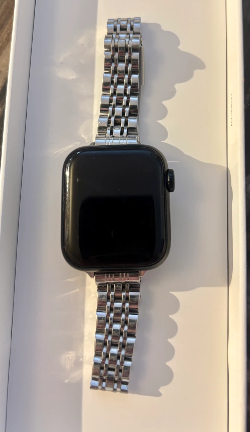 Apple Watch SE (Gen 2) 40mm Midnight Aluminium GPS