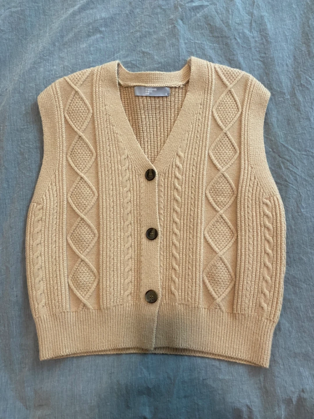 Beige Cable Knit V-Neck Sleeveless Sweater Vest