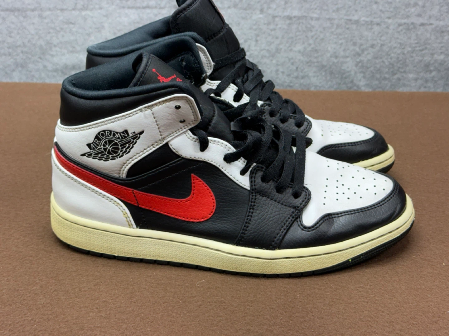 Air Jordan 1 Mid SE 'Light Smoke Grey' - US 9