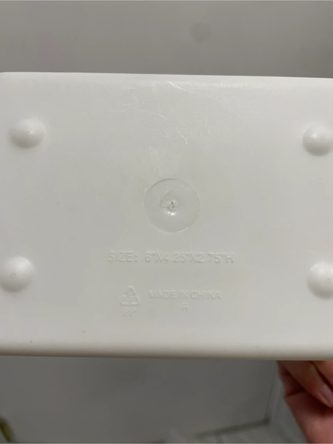 White Plastic Storage Bin 🧡 - photo 3