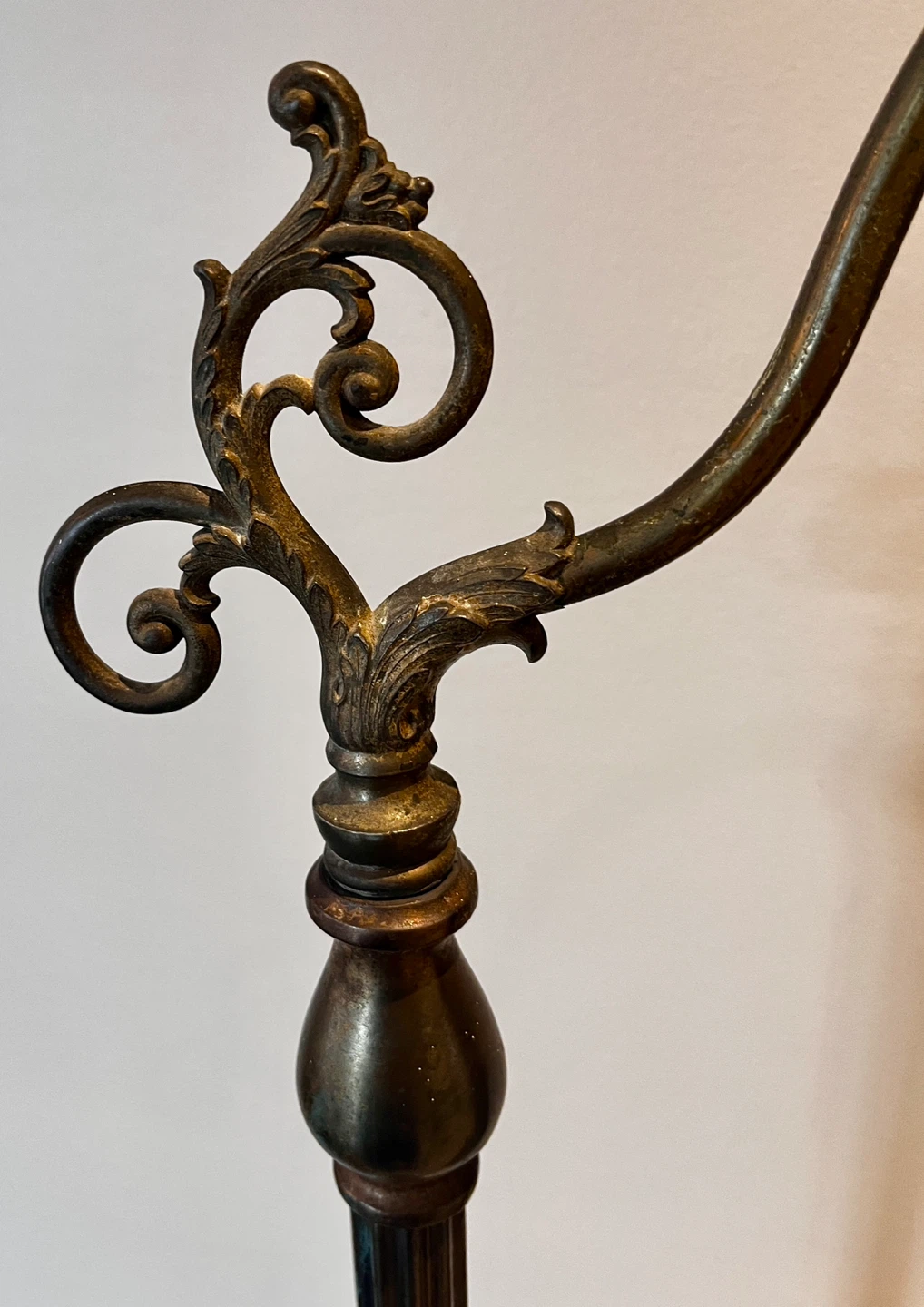 🧡 Antique Floor Lamp - Ornate Metal Design - photo 2