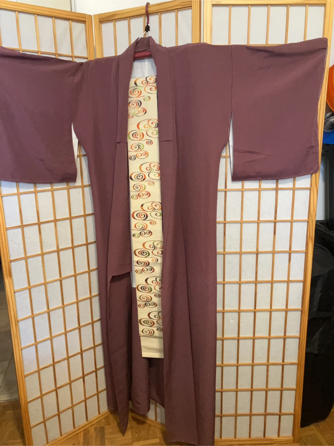 Women's Japanese Kimono Robe with Swirl Pattern belt