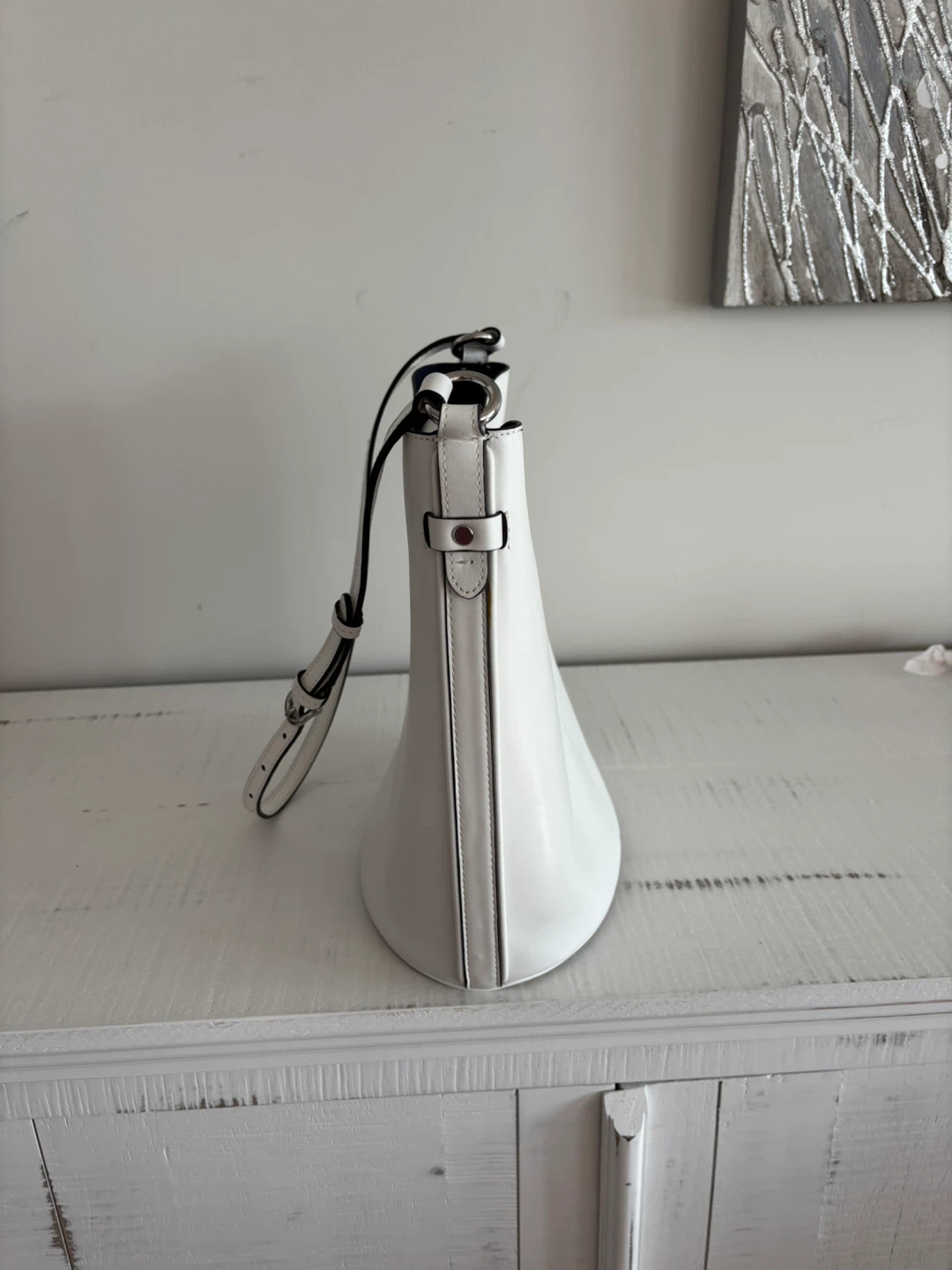 Banana Republic white leather bucket bag/ purse - photo 3