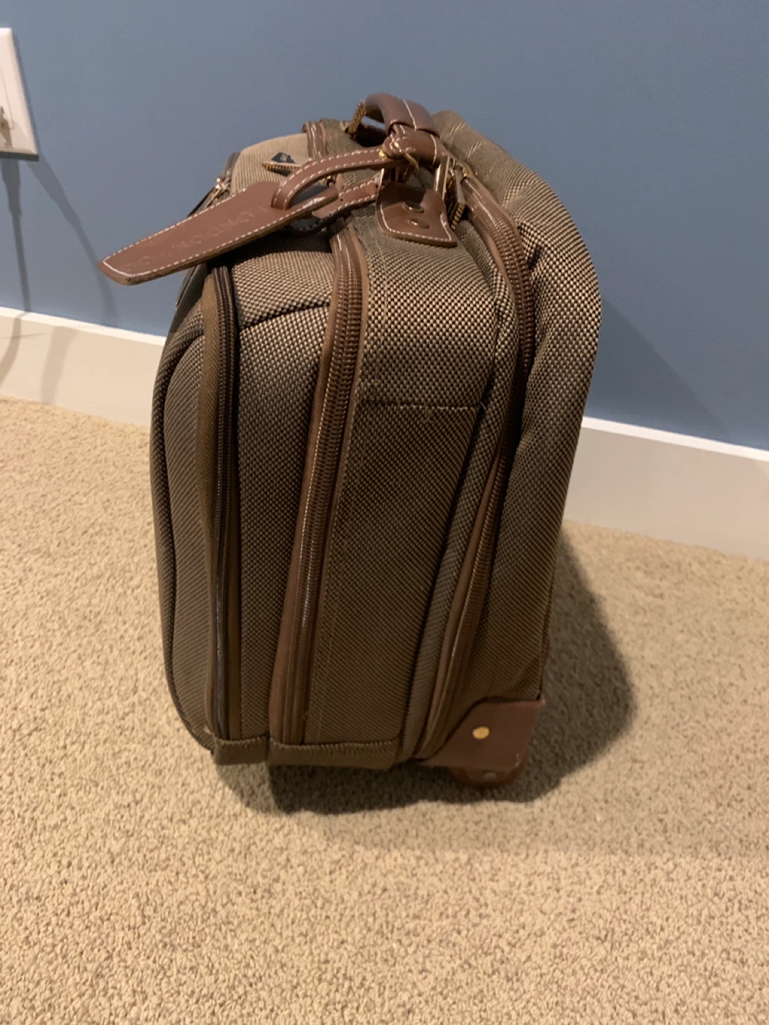London Fog 16” Rolling Carry-On bag - photo 2