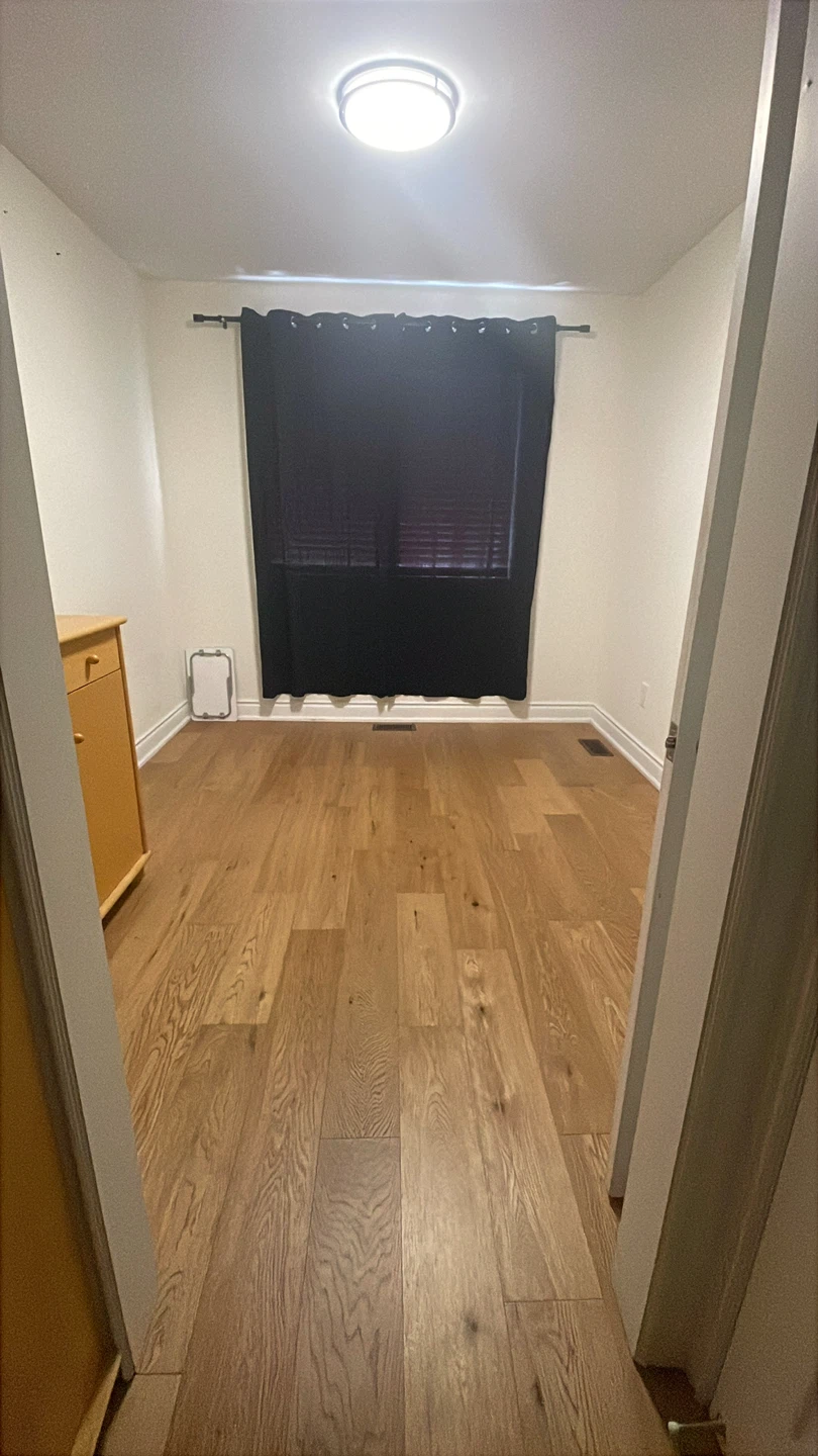 Master bedroom for rent - photo 2