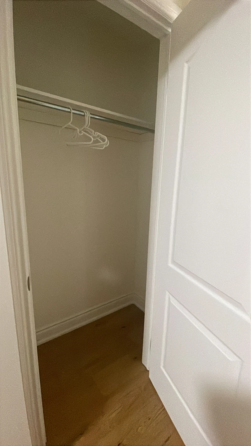 Master bedroom for rent - photo 3