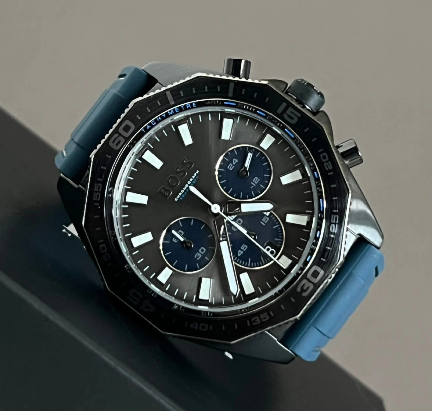 FOR SALE ✨Hugo Boss Men’s Chronograph Rubber Strap Watch