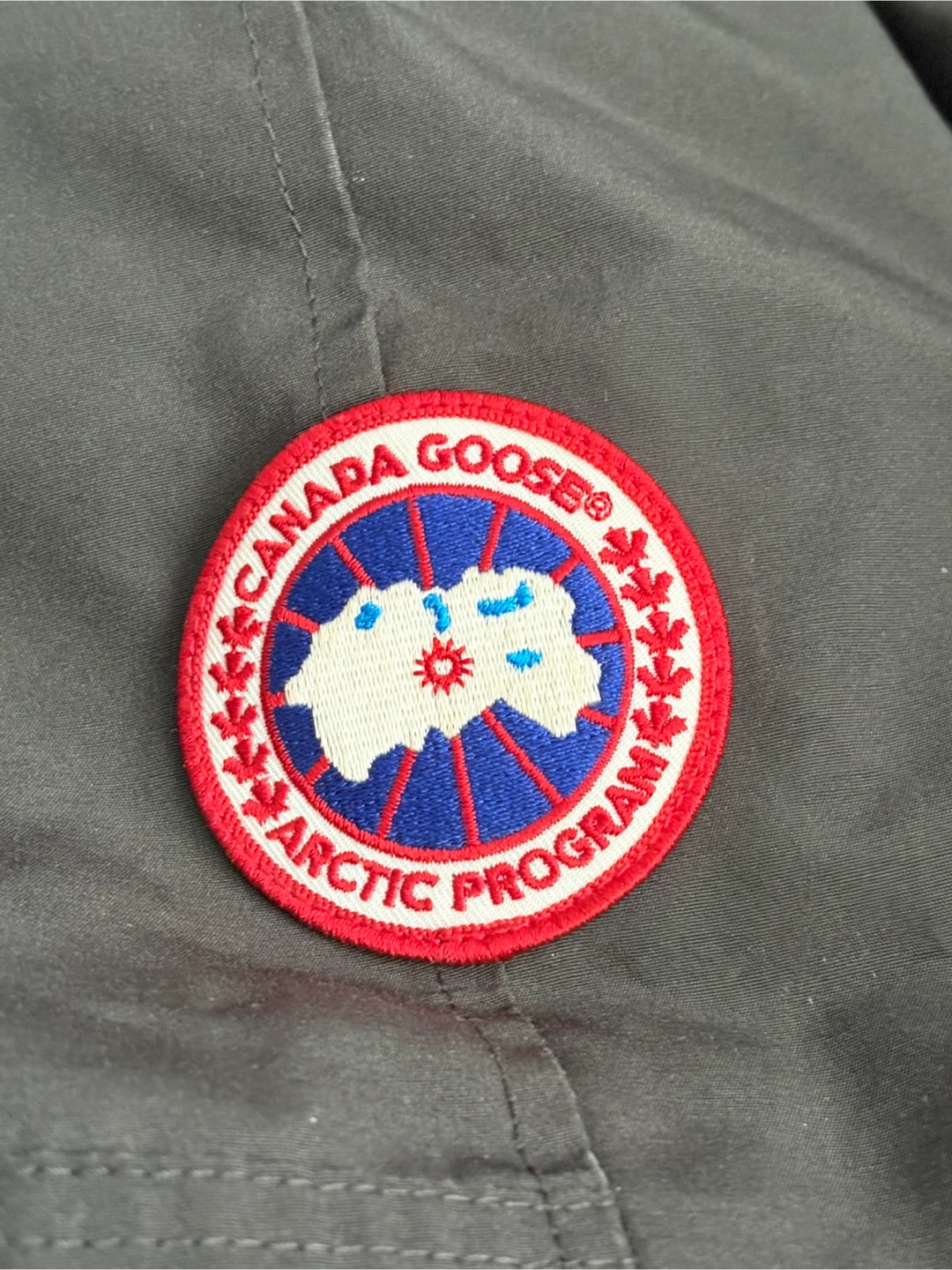 Canada Goose Bomber Jacket - photo 4
