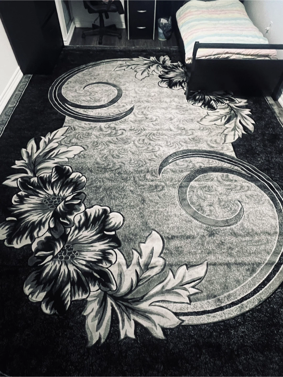 Large Area Rug with Floral and Scroll Design - photo 4