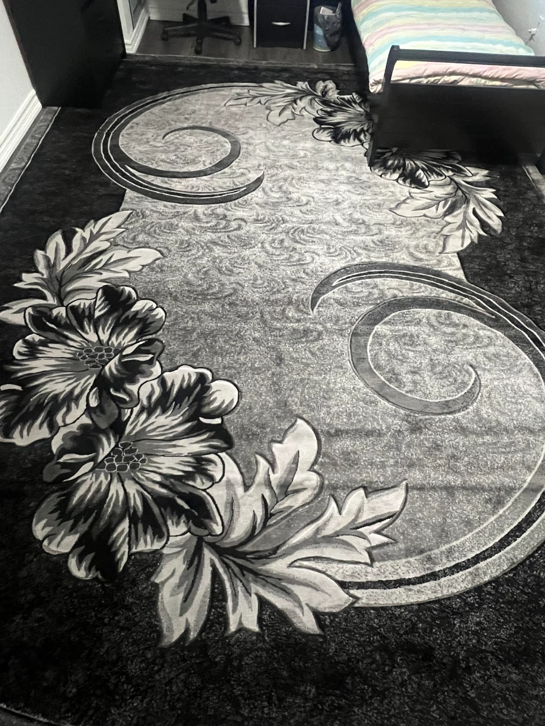 Large Area Rug with Floral and Scroll Design - photo 2