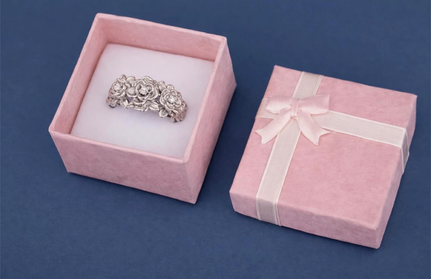 Sparkly Ring in Pink Gift Box