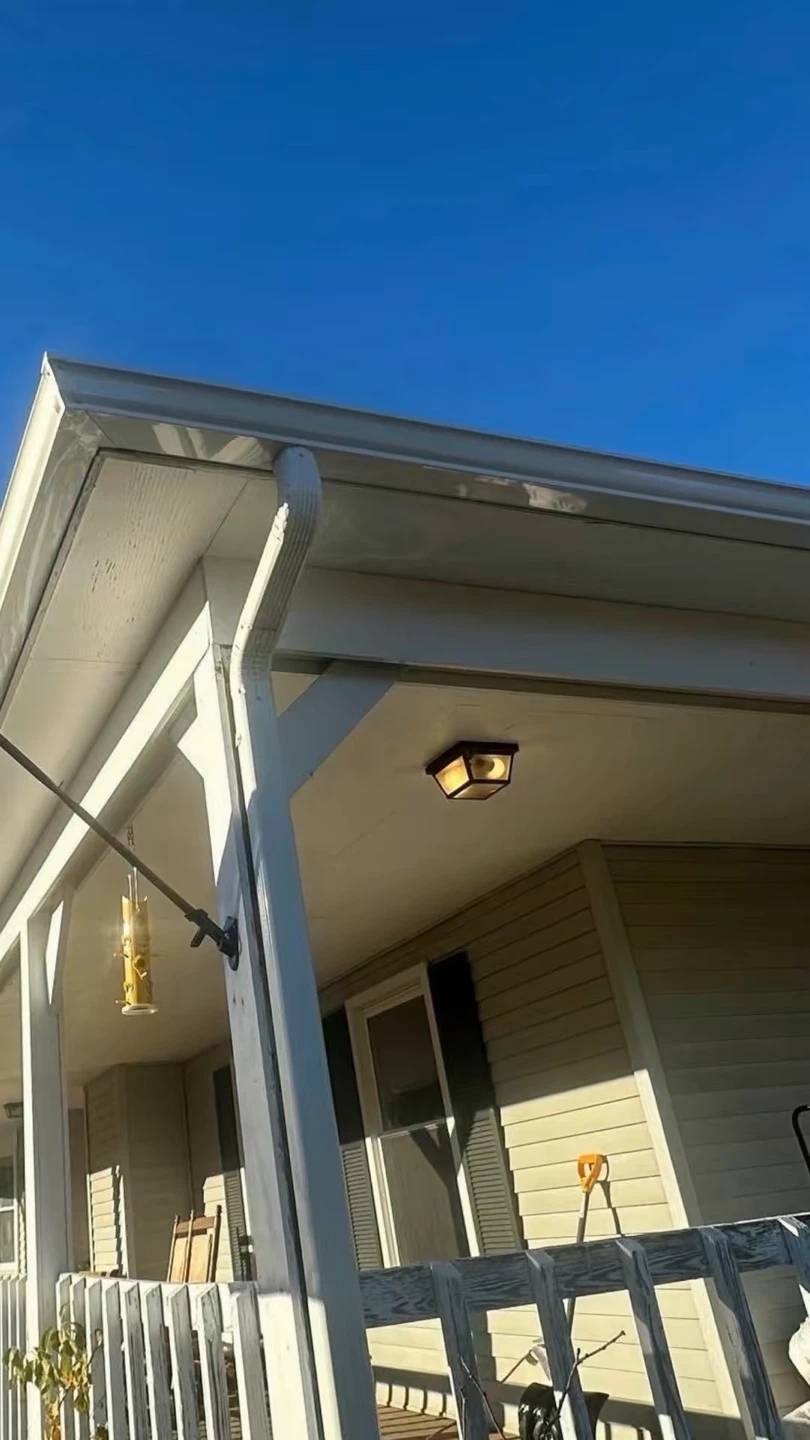 White Vinyl Seamless Gutters