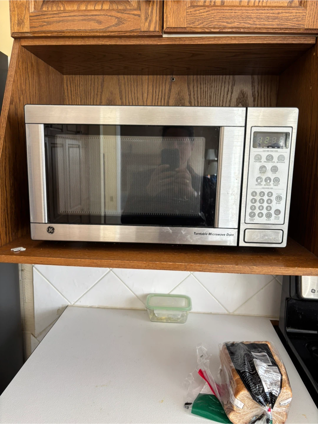 GE Stainless Steel Turntable Microwave Oven