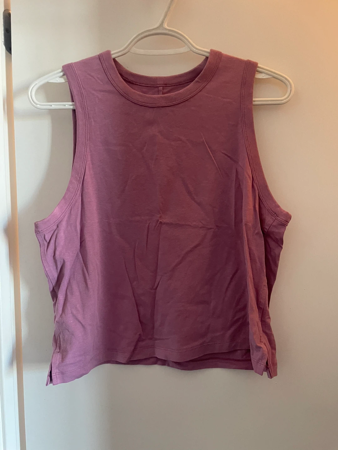 Lululemon Cropped Tank Top - Dark Pink - photo 2