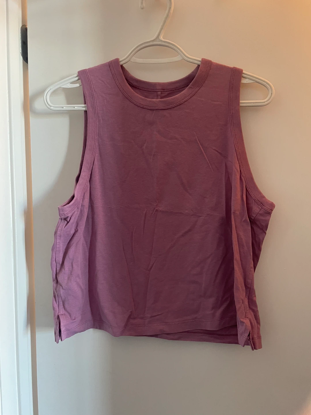 Lululemon Cropped Tank Top - Dark Pink