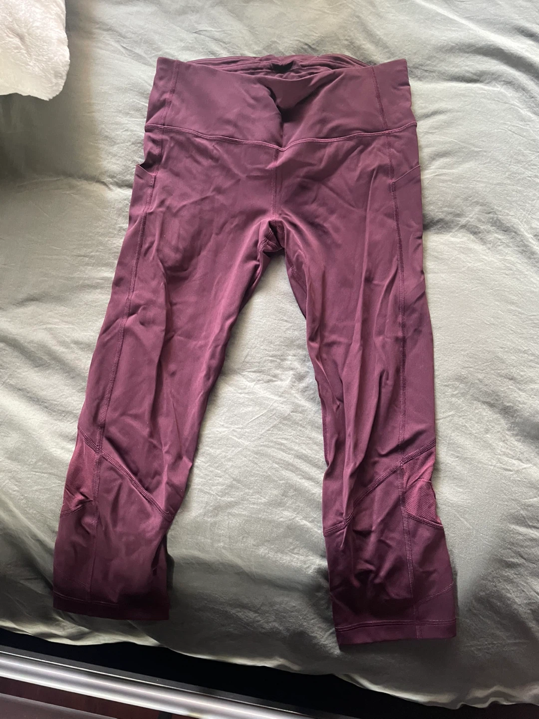 Lululemon Burgundy Capris Size 8 - photo 2