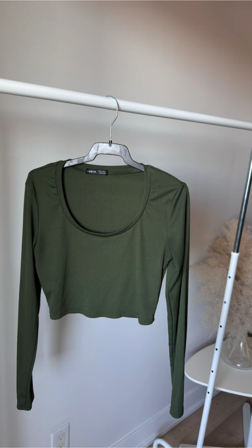 SHEIN Olive Ribbed Cropped Long Sleeve Top