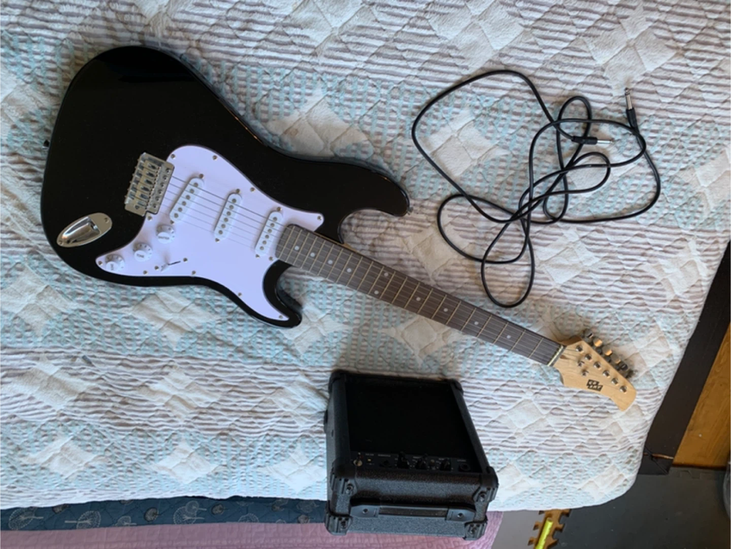 CB SKY Electric Guitar + G-5 Amp – Mint, Played Once – $130 CAD