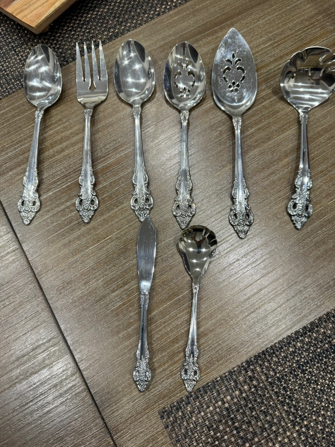 Oneida Cutlery Set - 99 Pieces - photo 3