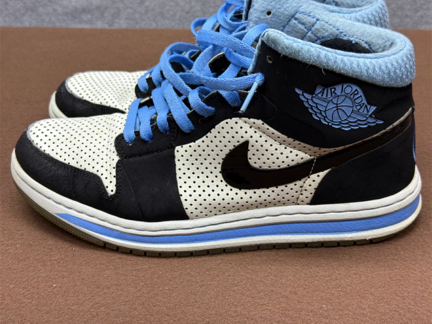Nike Air Jordan 1 Mid  Black White Mens 9.5 2009 - photo 4