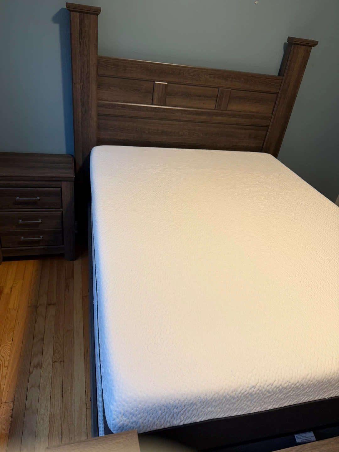 Bedroom set: dresser, chest and bed frame and nightstand - photo 4