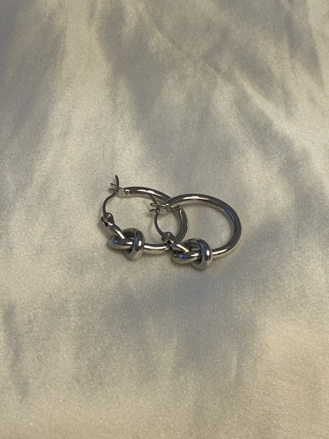 Silver knot hoop earrings - photo 3