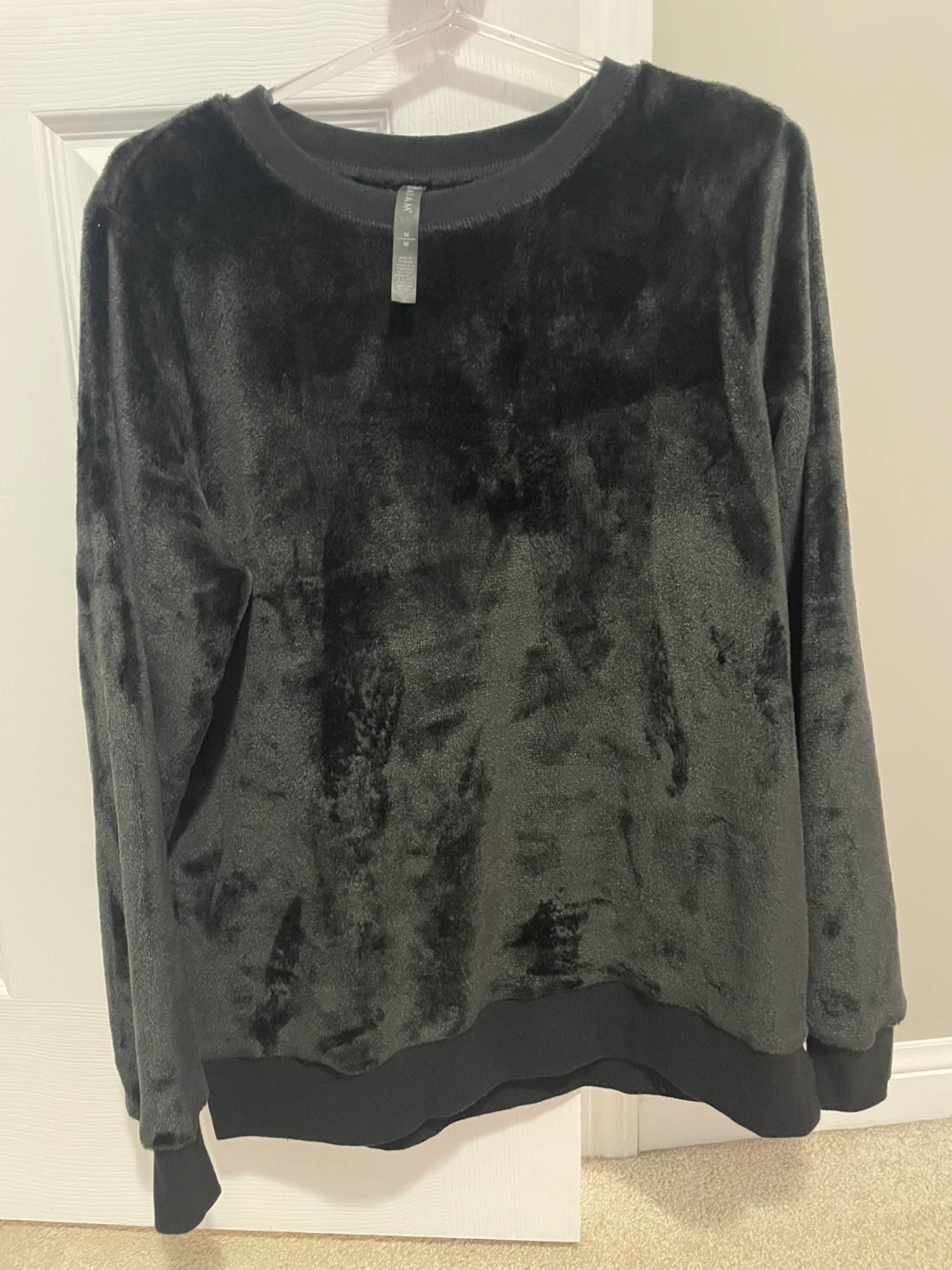 Gaiam Black Plush Crewneck Sweatshirt - Size M - photo 2