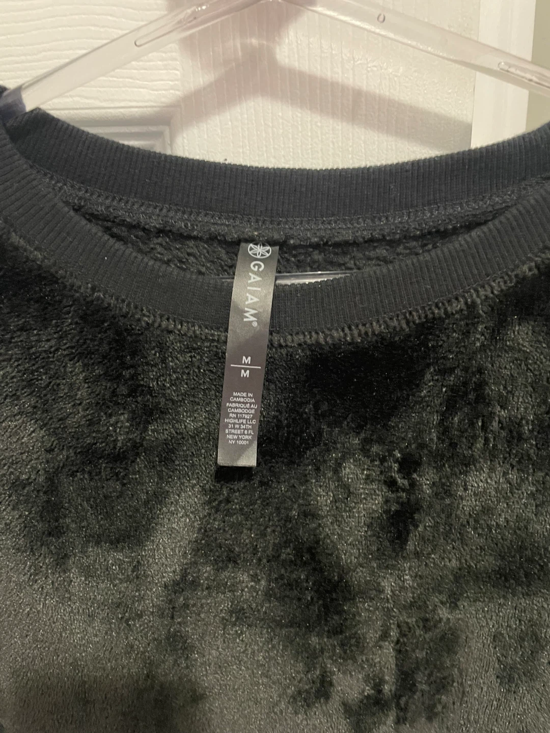 Gaiam Black Plush Crewneck Sweatshirt - Size M - photo 3
