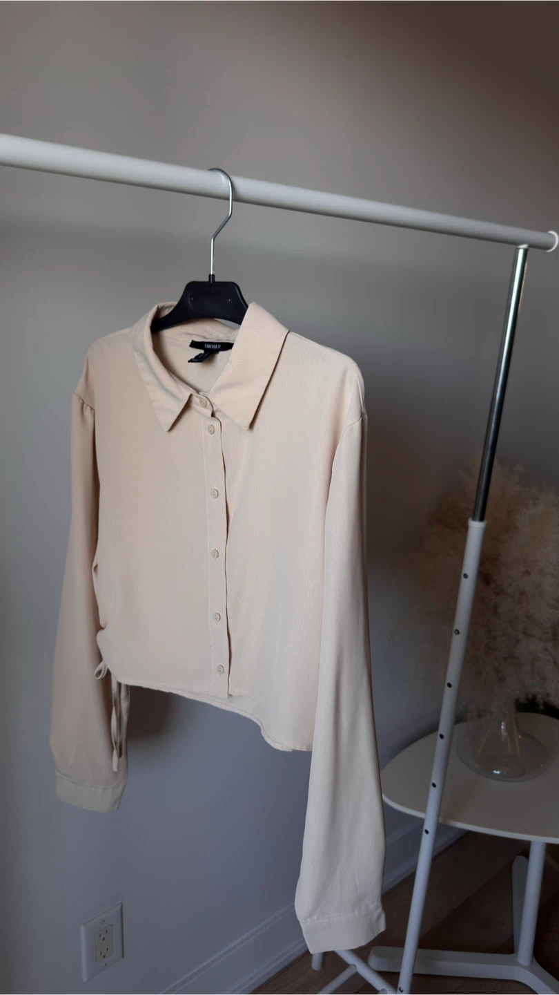 Forever 21 Beige Cropped Button-Up Shirt - photo 4
