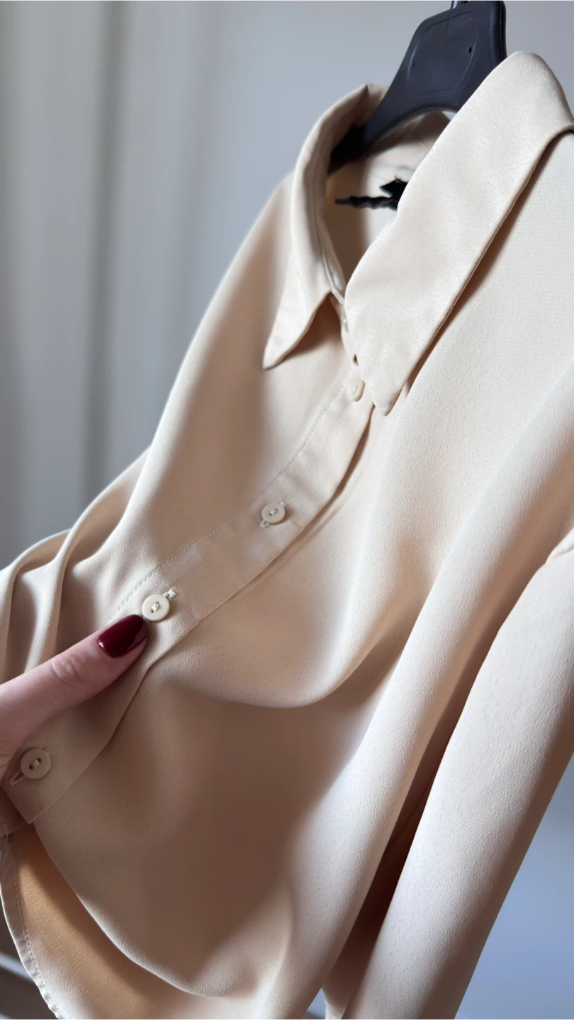 Forever 21 Beige Cropped Button-Up Shirt