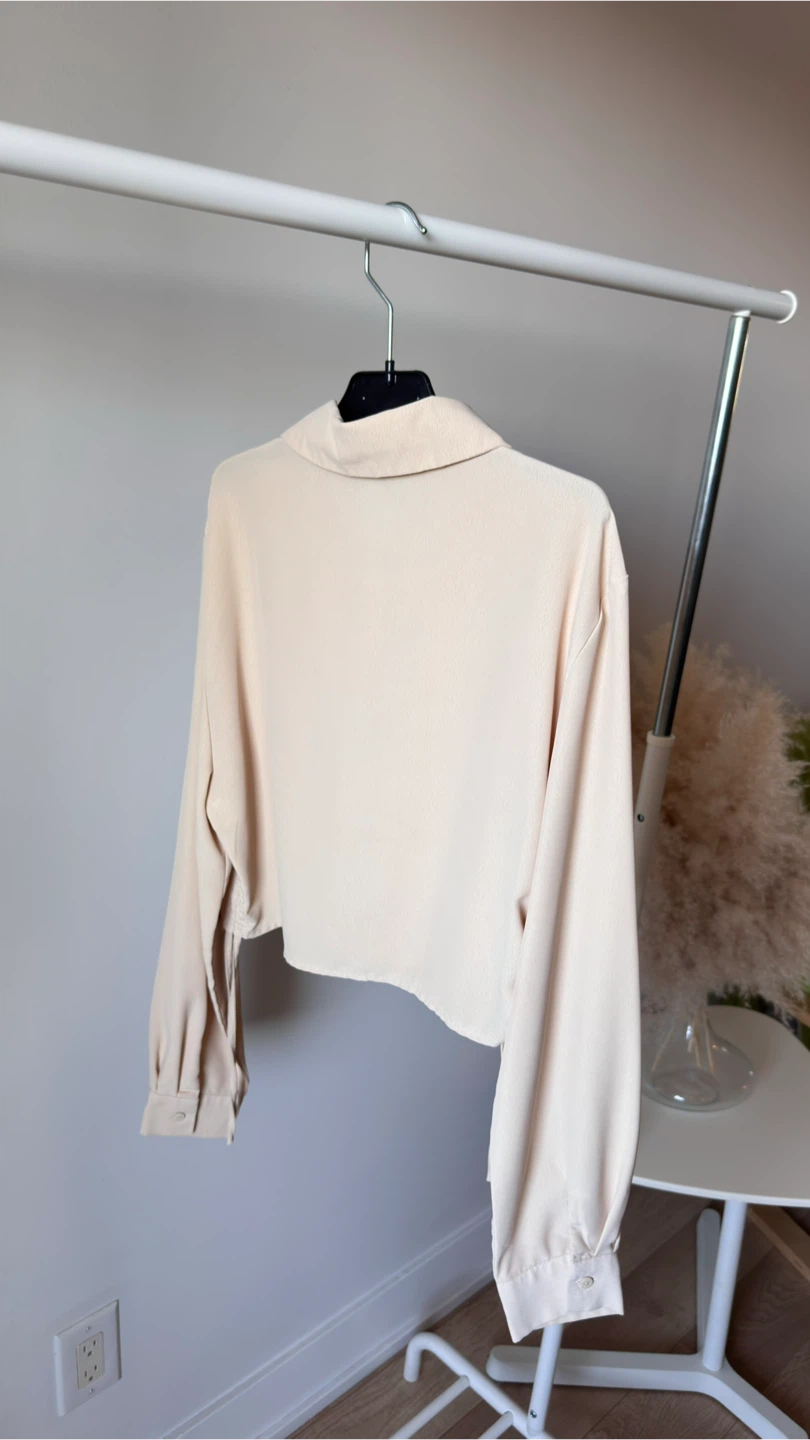 Forever 21 Beige Cropped Button-Up Shirt - photo 5