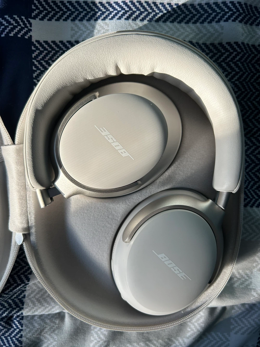 Bose QuietComfort Ultra (Smoke White) - photo 3