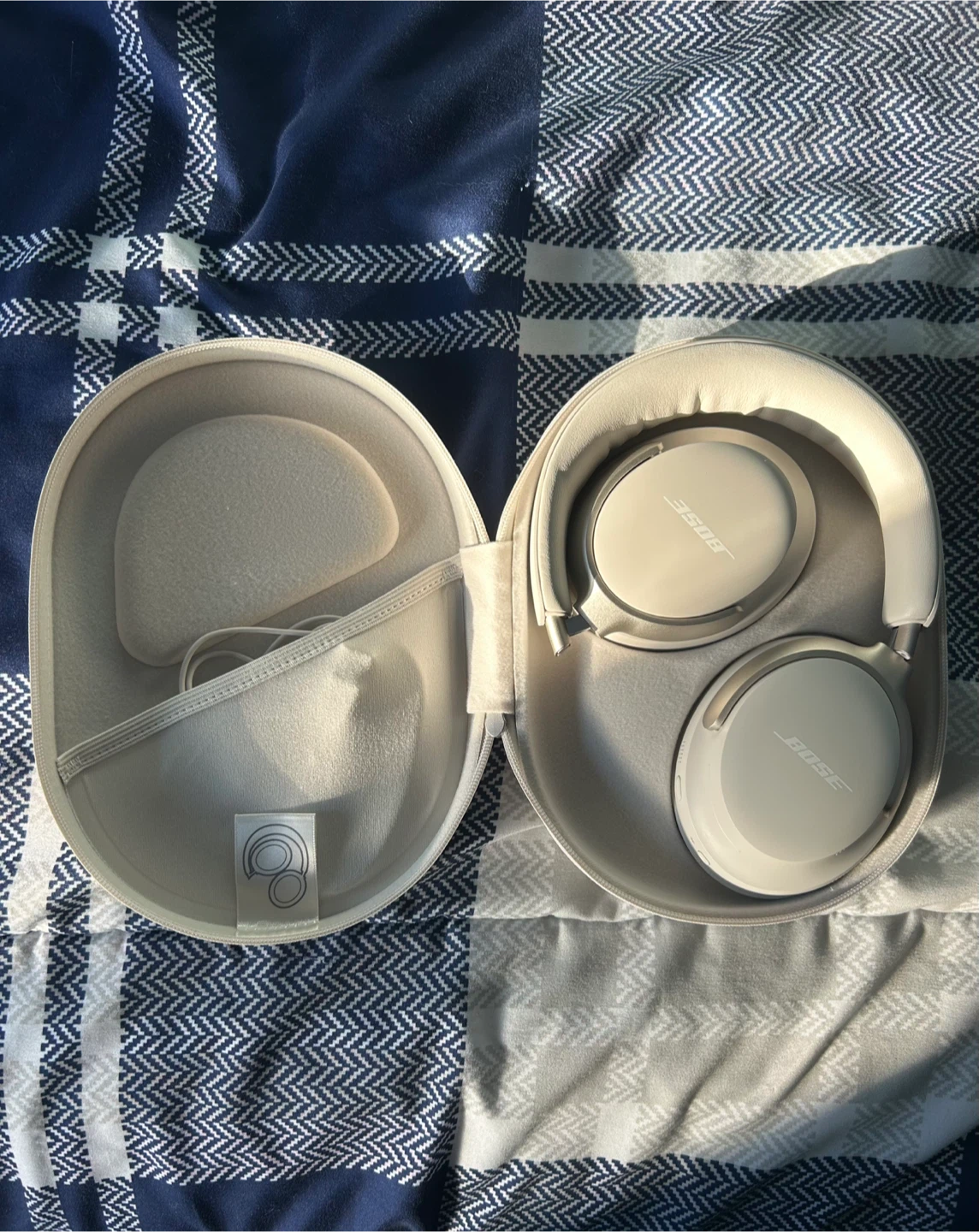Bose QuietComfort Ultra (Smoke White) - photo 2