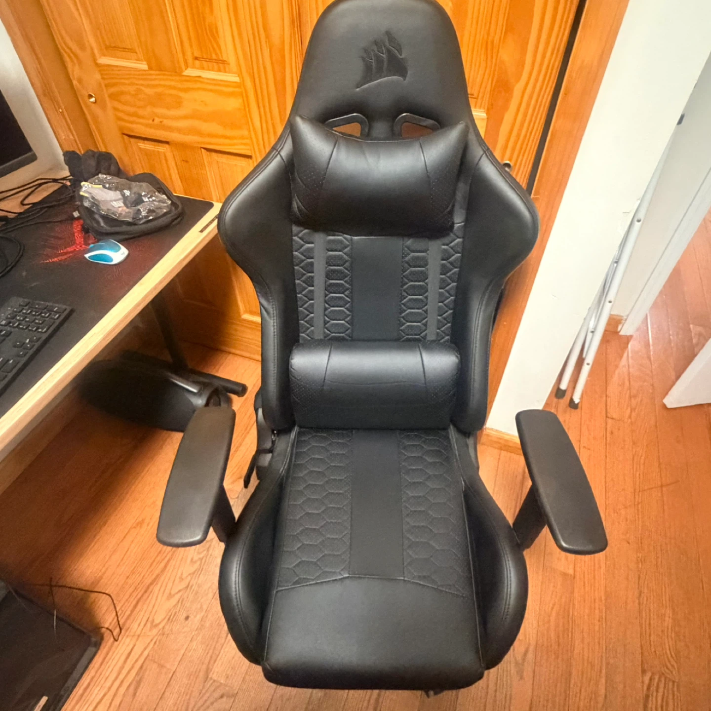 Corsair TC100 Gaming Chair - Black - photo 5
