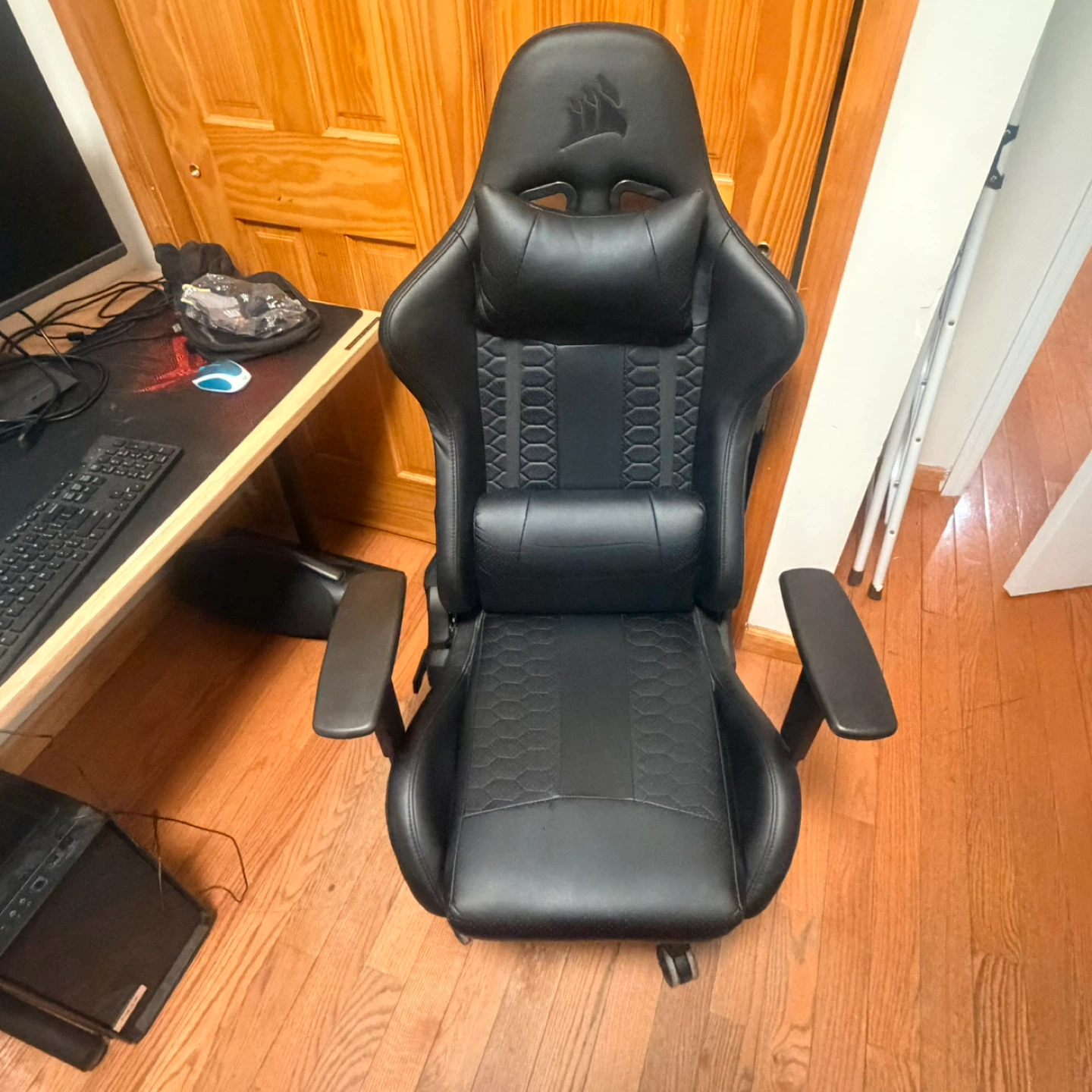 Corsair TC100 Gaming Chair - Black