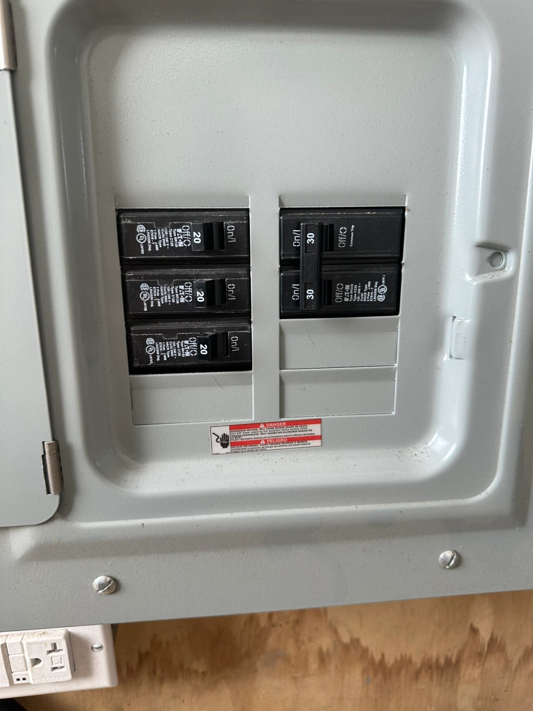 Eaton 125A Power Distribution Panel - photo 2
