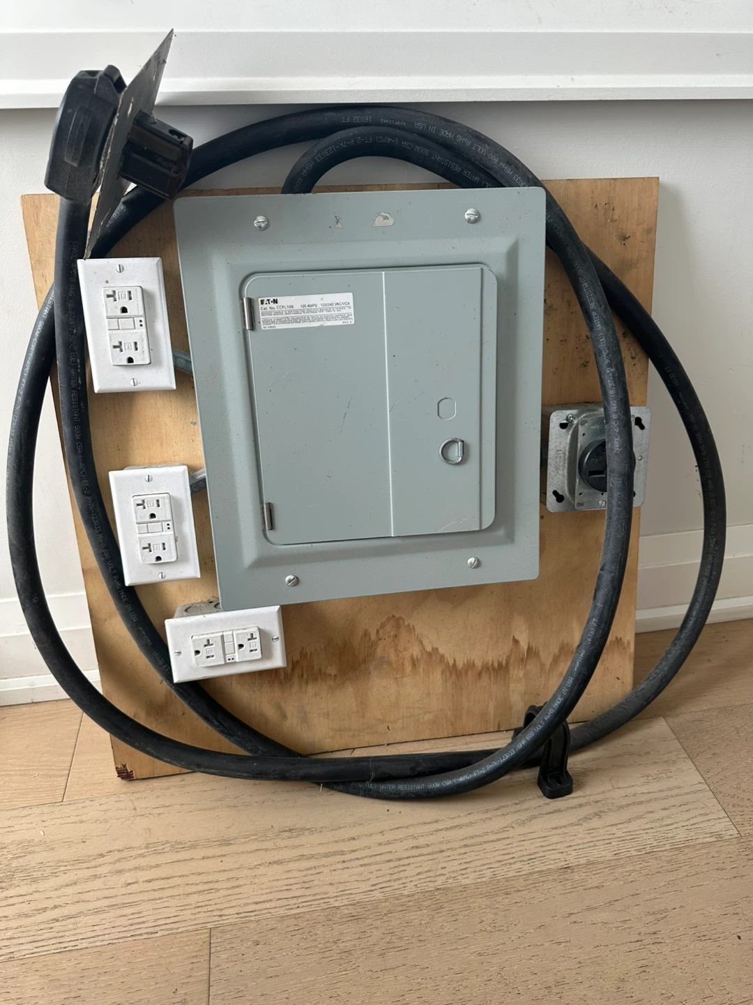 Eaton 125A Power Distribution Panel