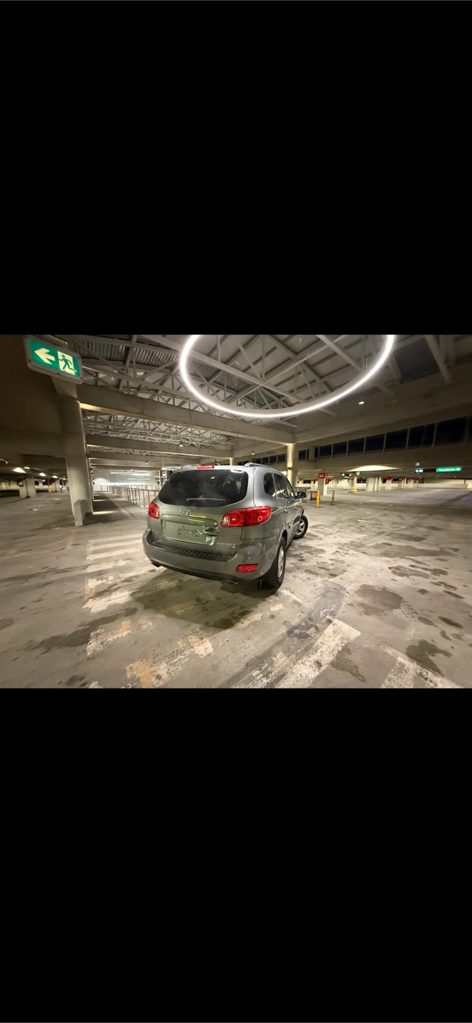 Hyundai Santa Fe SUV - photo 2