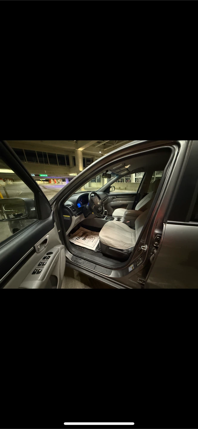 Hyundai Santa Fe SUV - photo 3
