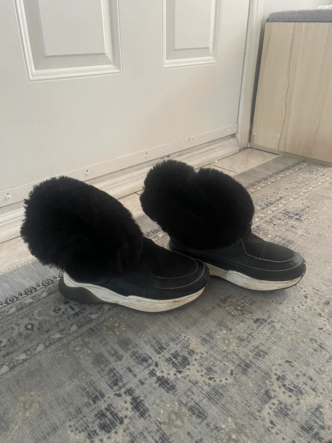 Black Fur Lined Boots Size 4 - photo 2