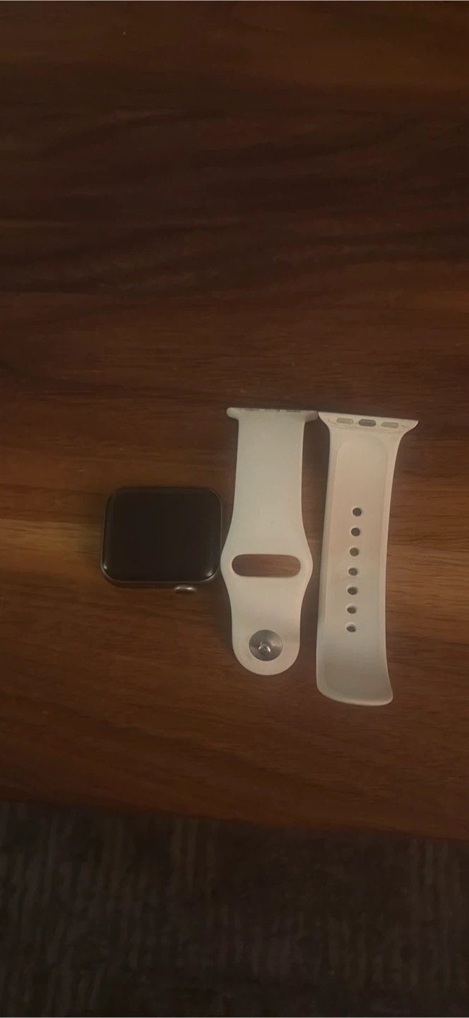 Apple Watch Series 4. Great condition slightly used. - photo 3