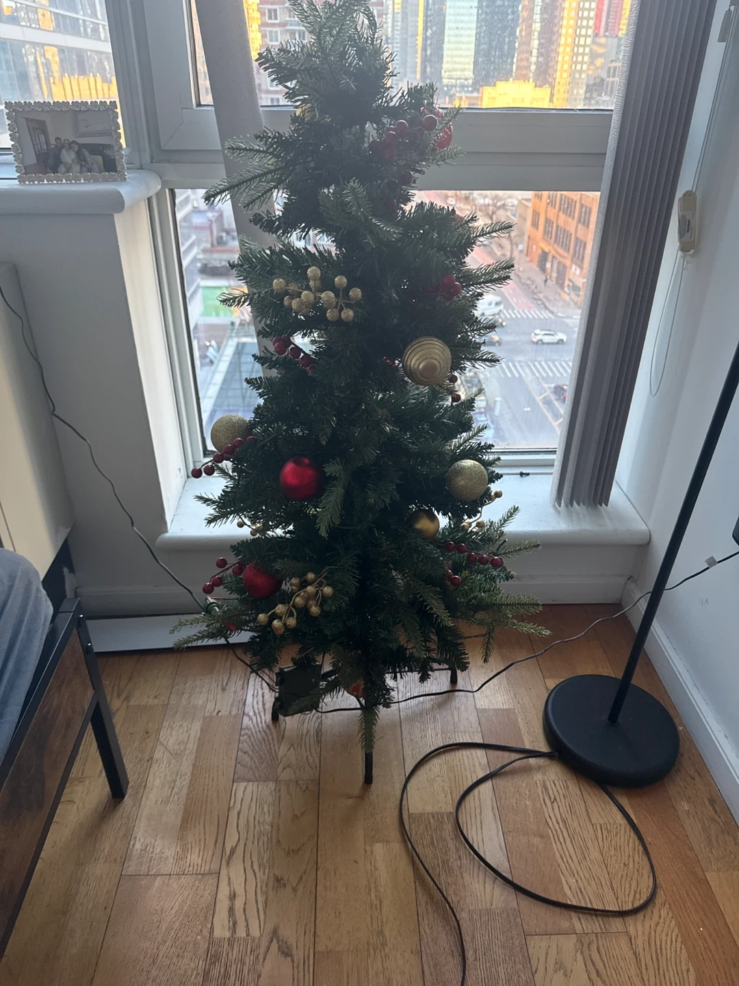 Pre-lit Artificial Christmas Tree with Ornaments