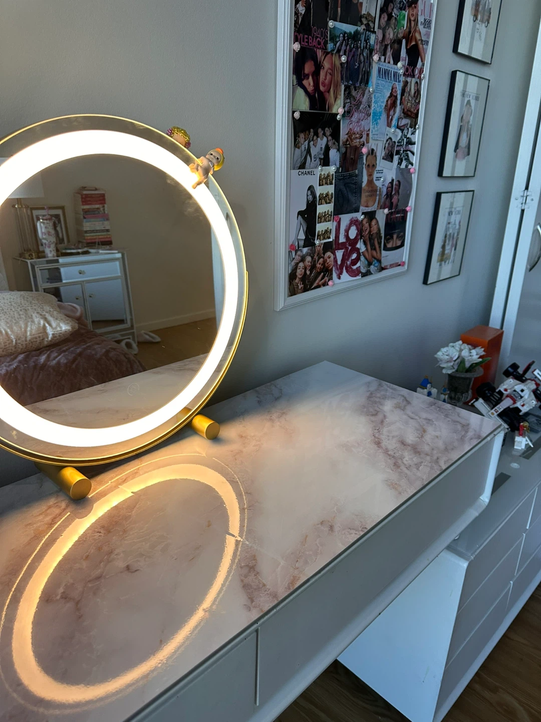 White Makeup Vanity with wireless Bluetooth speaker - photo 5