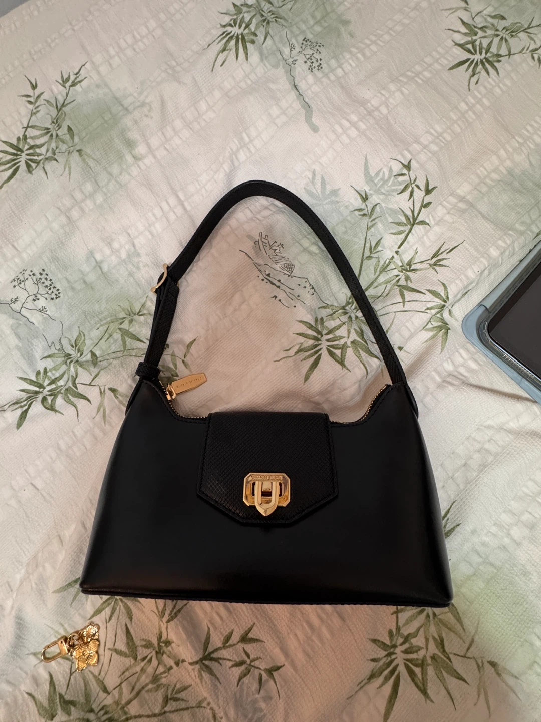 Charles & Keith Black Shoulder Bag - photo 3