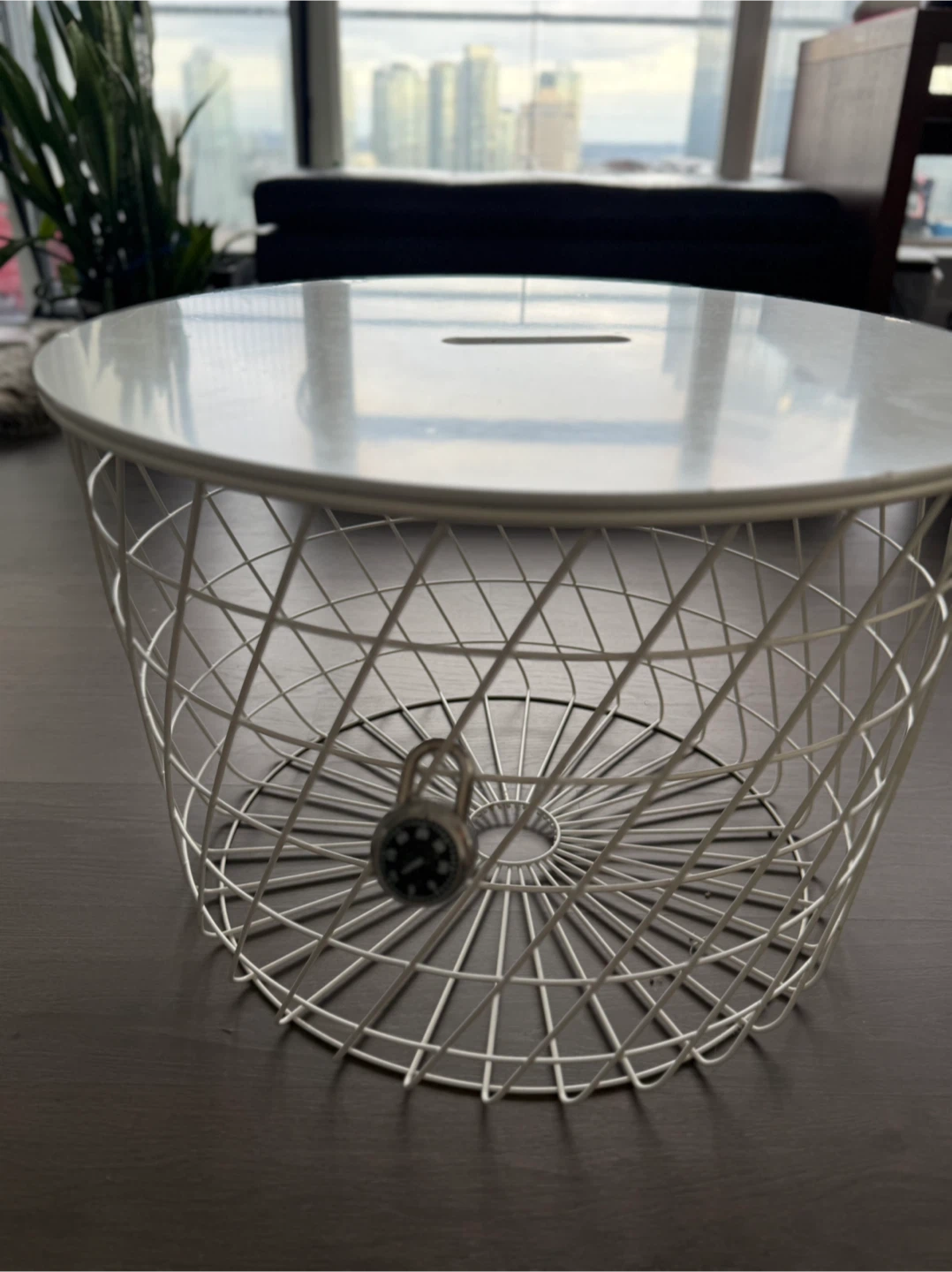 IKEA Coffee Table with Storage 60cm - photo 2