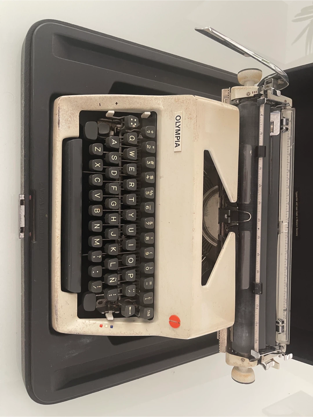 Olympia Typewriter - Made um Germay