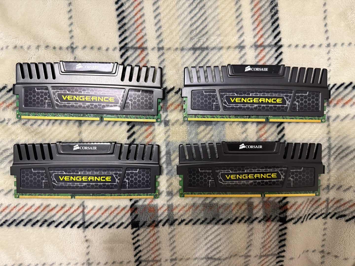 Corsair Vengeance LPX 16GB DDR3 RAM (4x8GB)