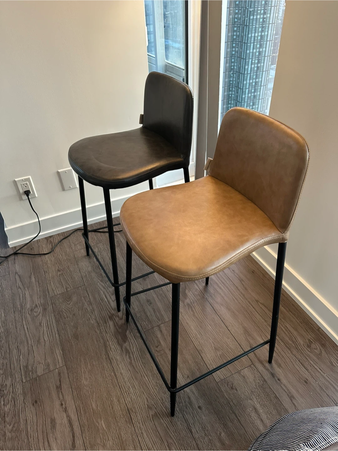 2 leather stools - photo 2