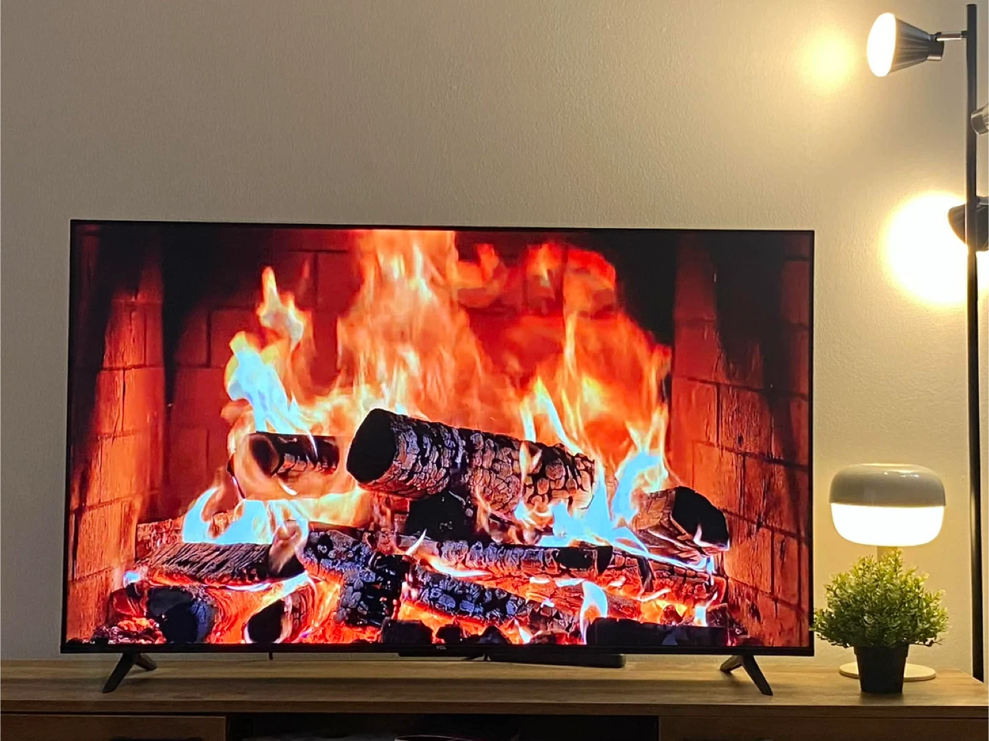 FOR SALE!! TCL 55in QLED Smart TV - photo 2