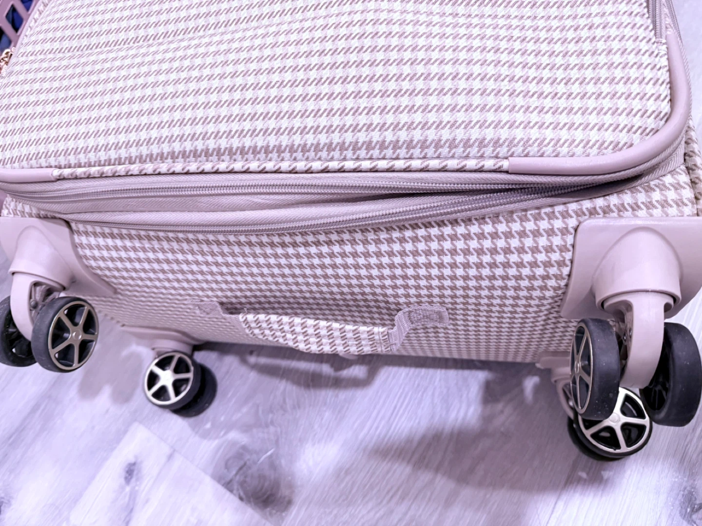 London Fog Chadwell Collection Suitcase - photo 2